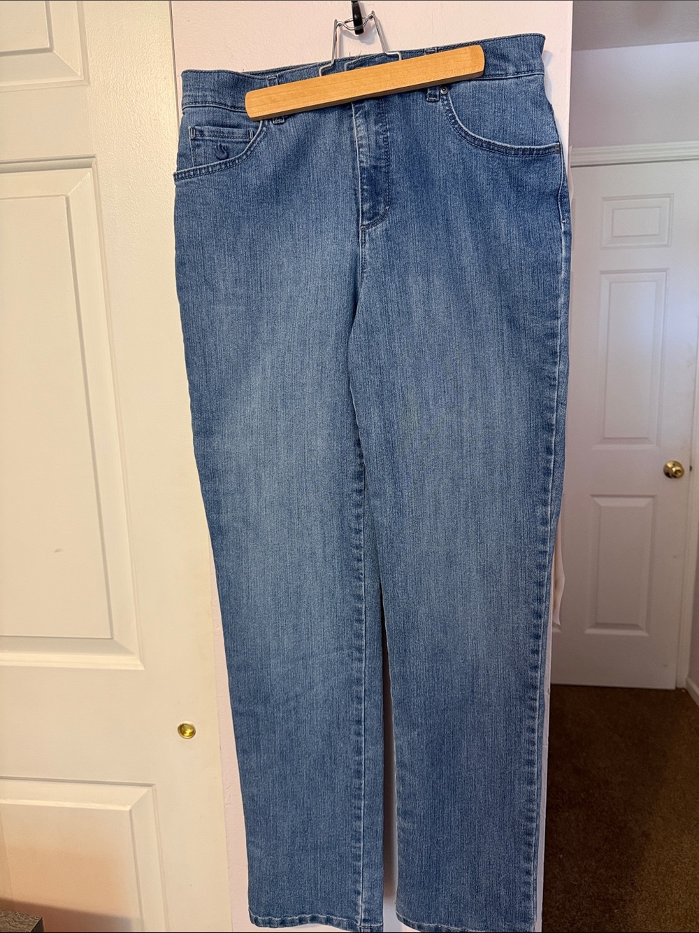 Gloria Vanderbilt Medium Blue Straight-Leg Jeans